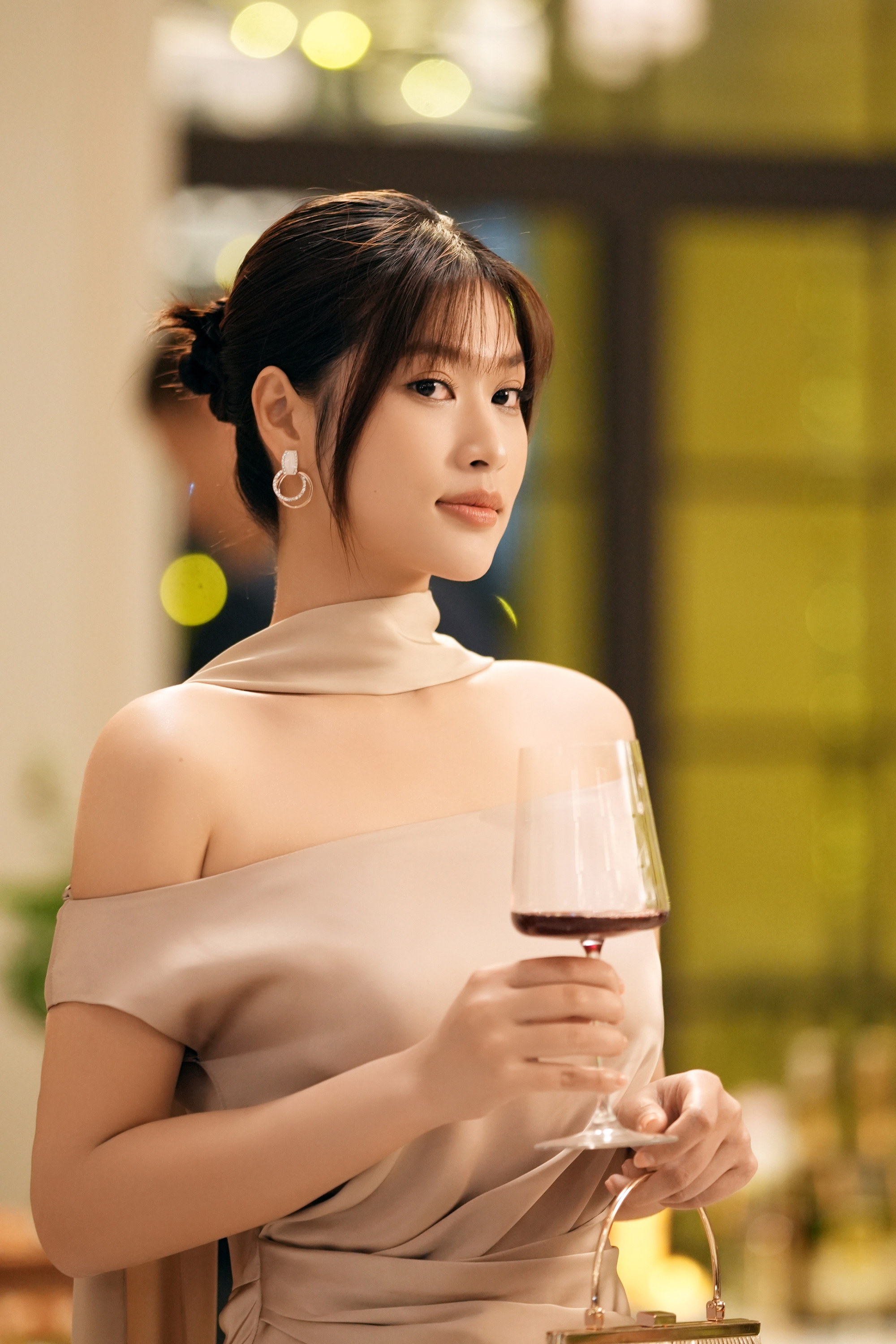 Nụ hôn bạc tỷ Nụ hôn bạc tỷ