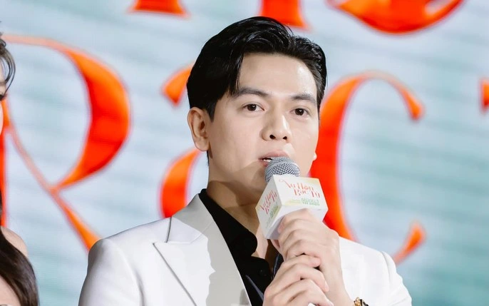 Nụ hôn bạc tỷ Nụ hôn bạc tỷ