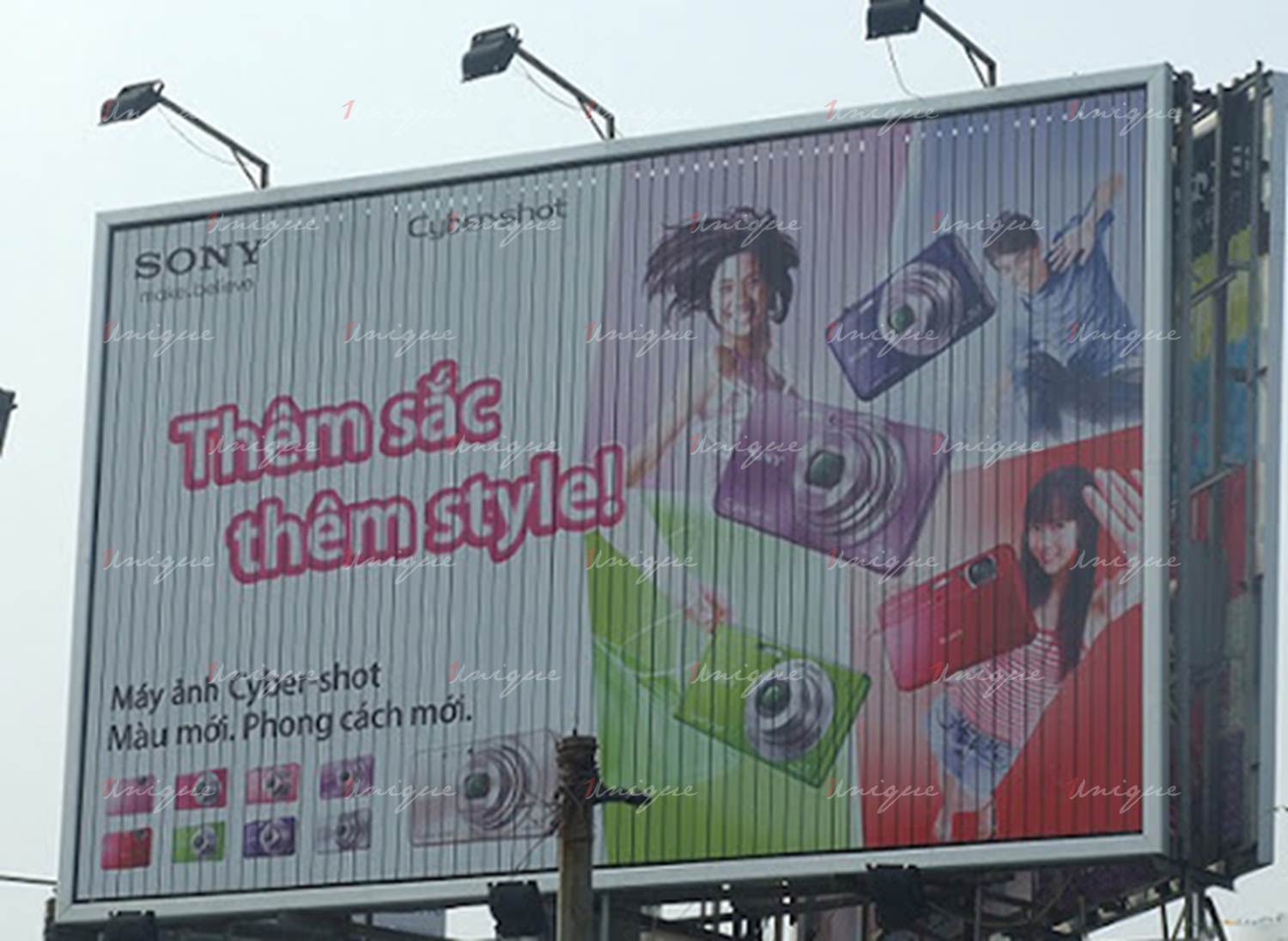 Quảng cáo tấm biển lớn