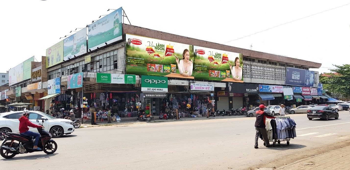 Quảng cáo tấm biển lớn