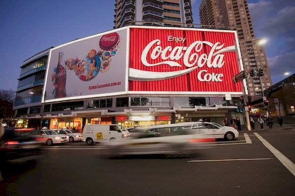 Quảng cáo tấm biển lớn